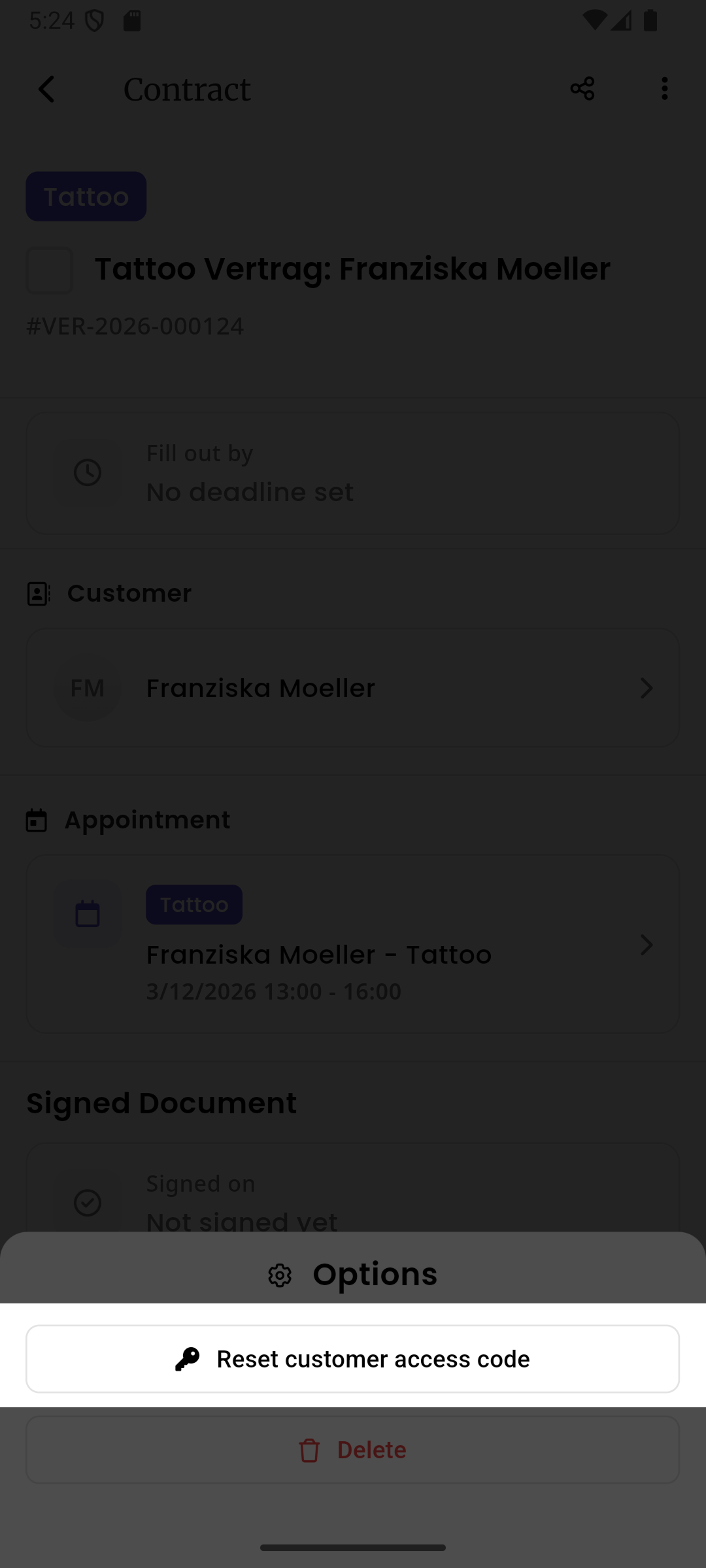 Die Vertragsdetailseite mit geoeffnetem Optionsmenue, das die Buttons Kundenzugangscode zuruecksetzen und Loeschen zeigt
