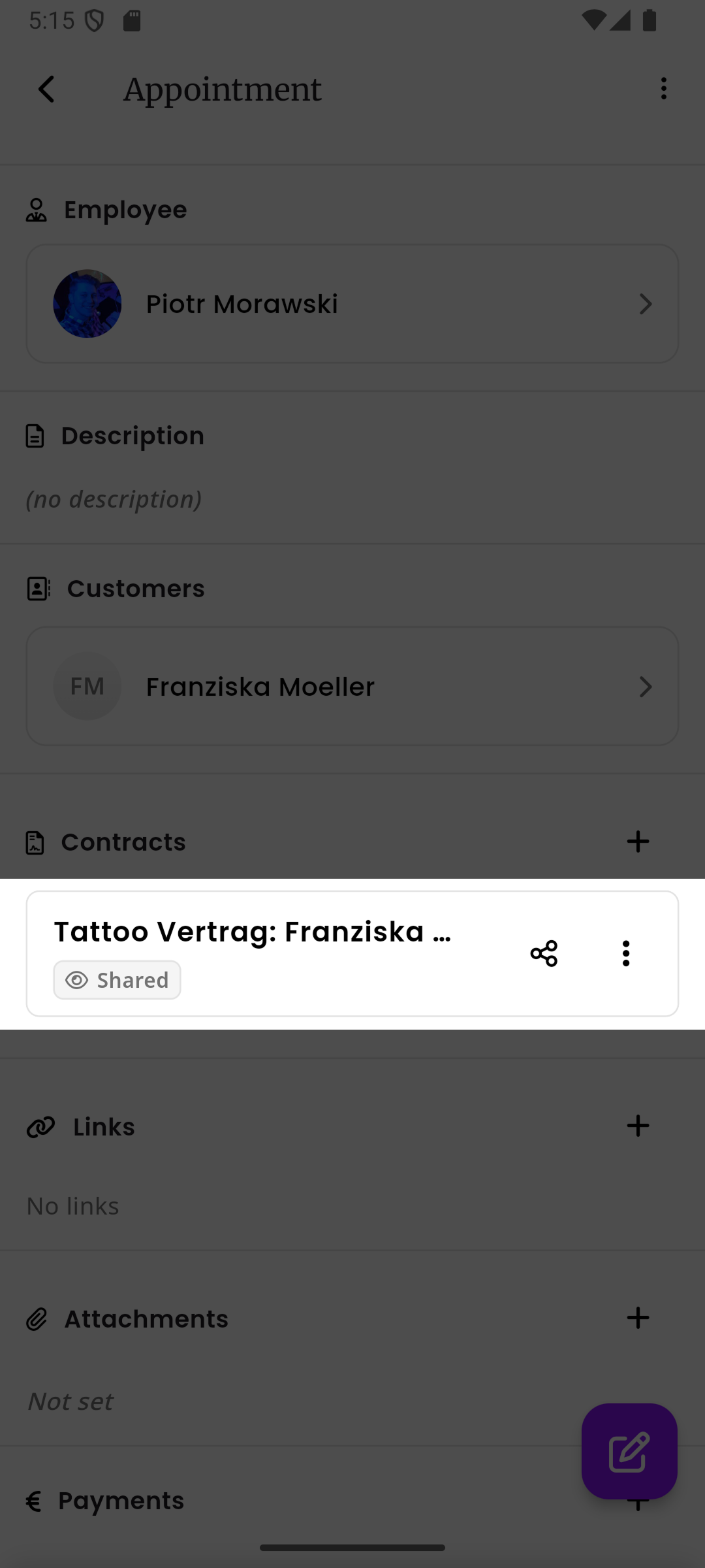 Der Verträge-Abschnitt mit einem Vertrag mit einem Geteilt-Badge, das anzeigt, dass er mit dem Kunden geteilt wurde
