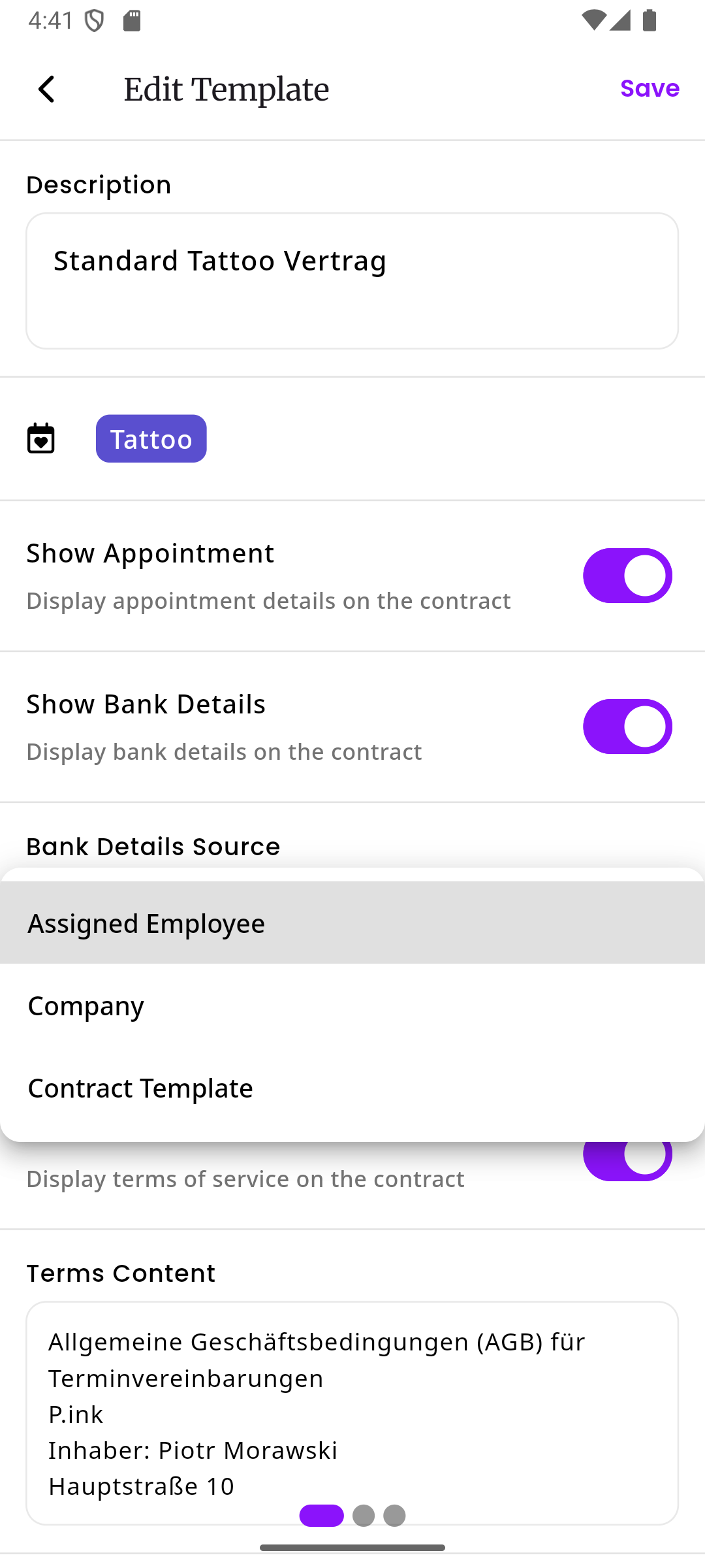 Die Stammdatenseite mit geoeffnetem Dropdown Quelle der Bankverbindung, das drei Optionen zeigt: Zugewiesener Mitarbeiter, Unternehmen und Vertragsvorlage