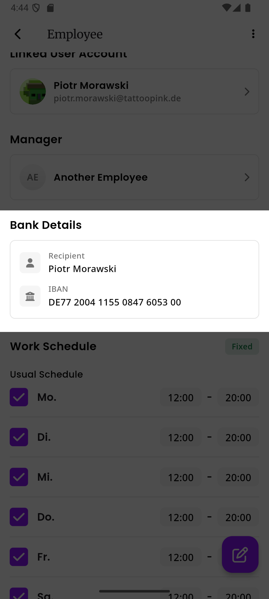 Die Mitarbeiterprofilseite mit dem Bereich Bankverbindung mit den Feldern Empfaenger und IBAN